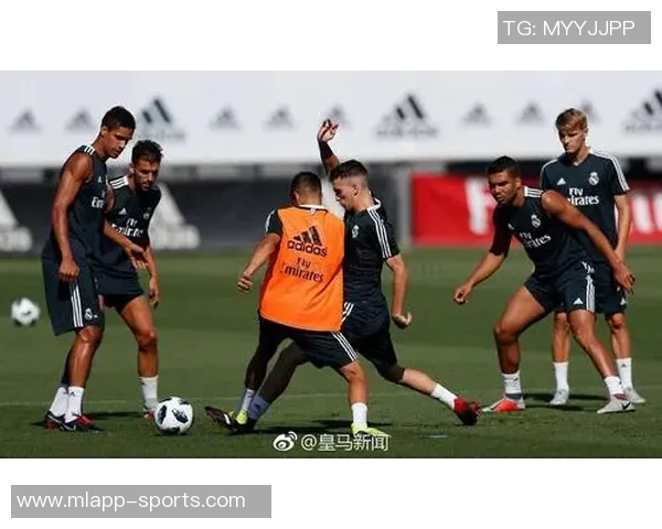 海港队在哈利法国际体育场开启冬季训练首课全力备战新赛季