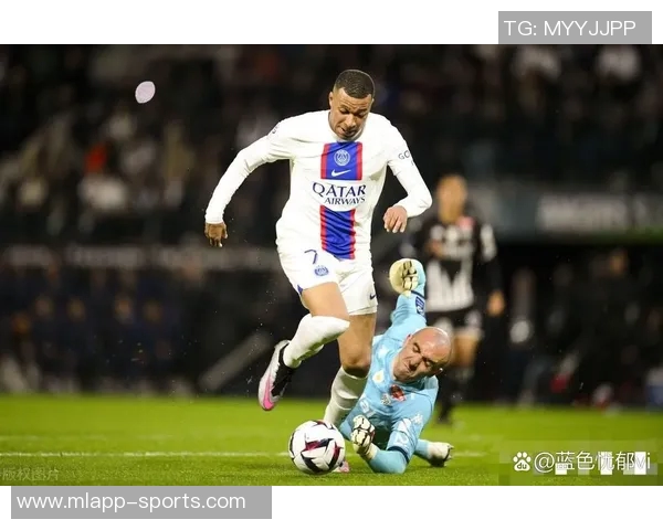 姆巴佩闪耀全场梅开二度展现超强实力四射门四次过人助攻三次关键传球